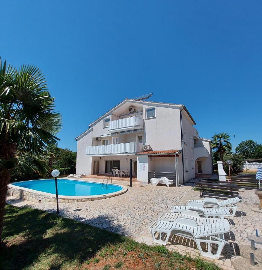 Apartments Vila Marinela Porec Exterior photo
